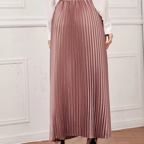 Rose gold stain skirt 💖 - Picture 3 of 6